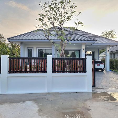 Baan Dalah Buriram Villa Bagian luar foto